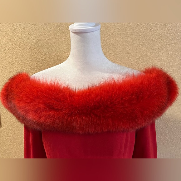 Vintage off-shoulder cocktail dress w/ fur trim. Fitted, lined, midi. Red. 10 - Picture 4 of 16